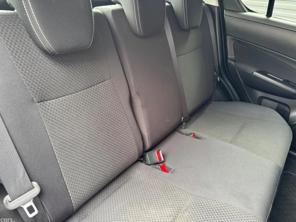 Suzuki Swift Hatchback, Petrol, 2014, White