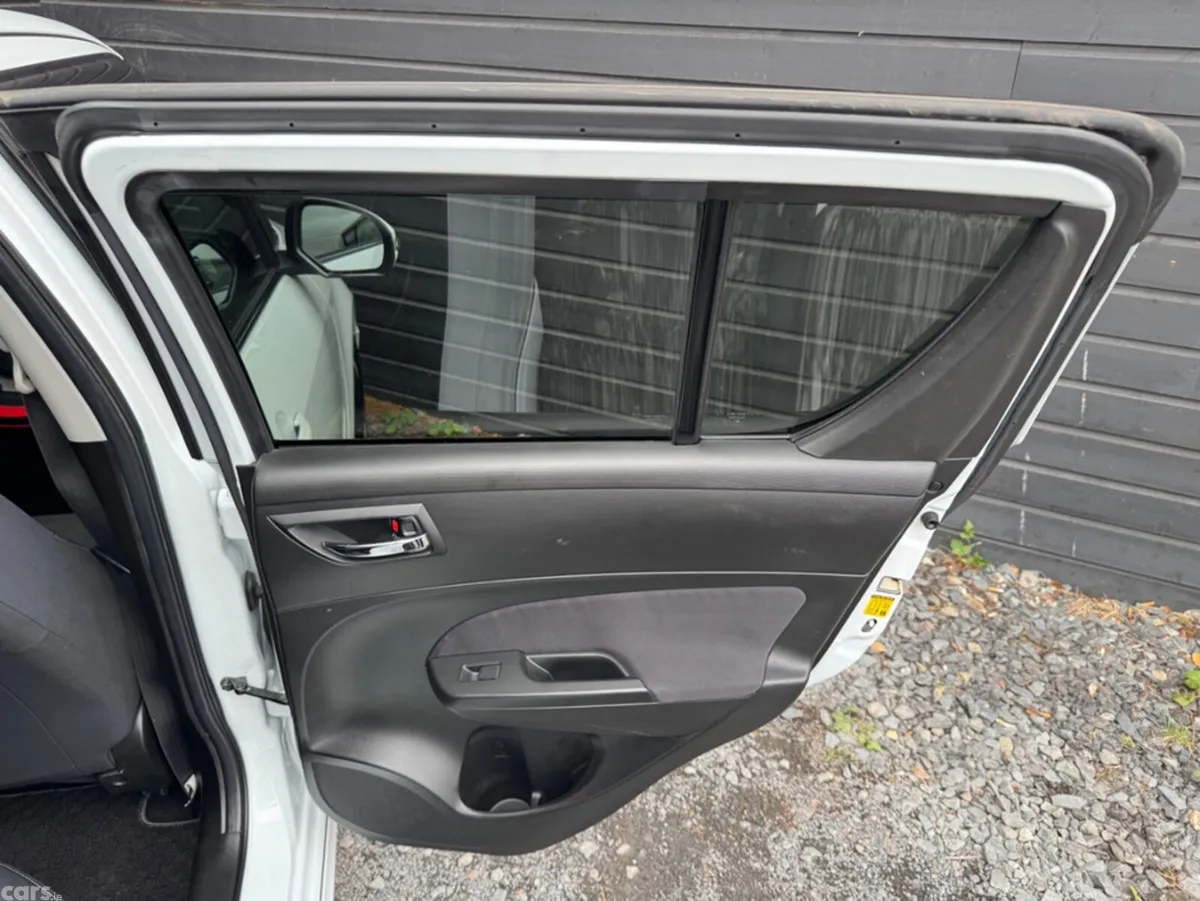 Suzuki Swift Hatchback, Petrol, 2014, White