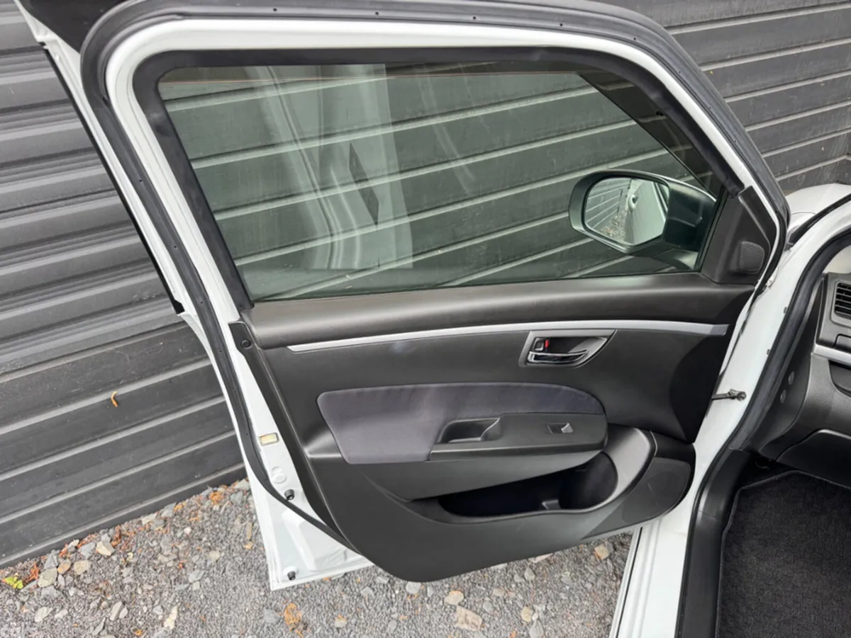 Suzuki Swift Hatchback, Petrol, 2014, White