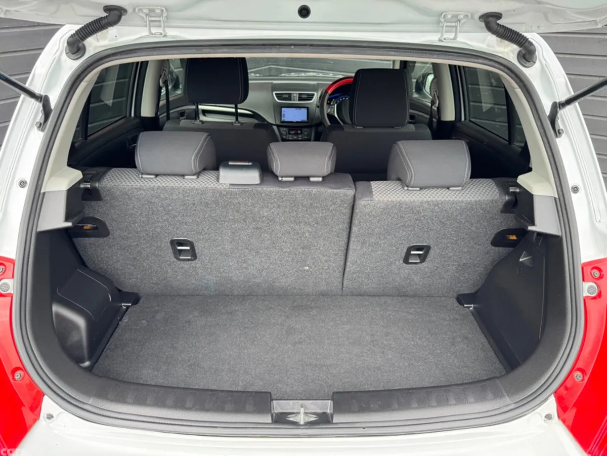 Suzuki Swift Hatchback, Petrol, 2014, White