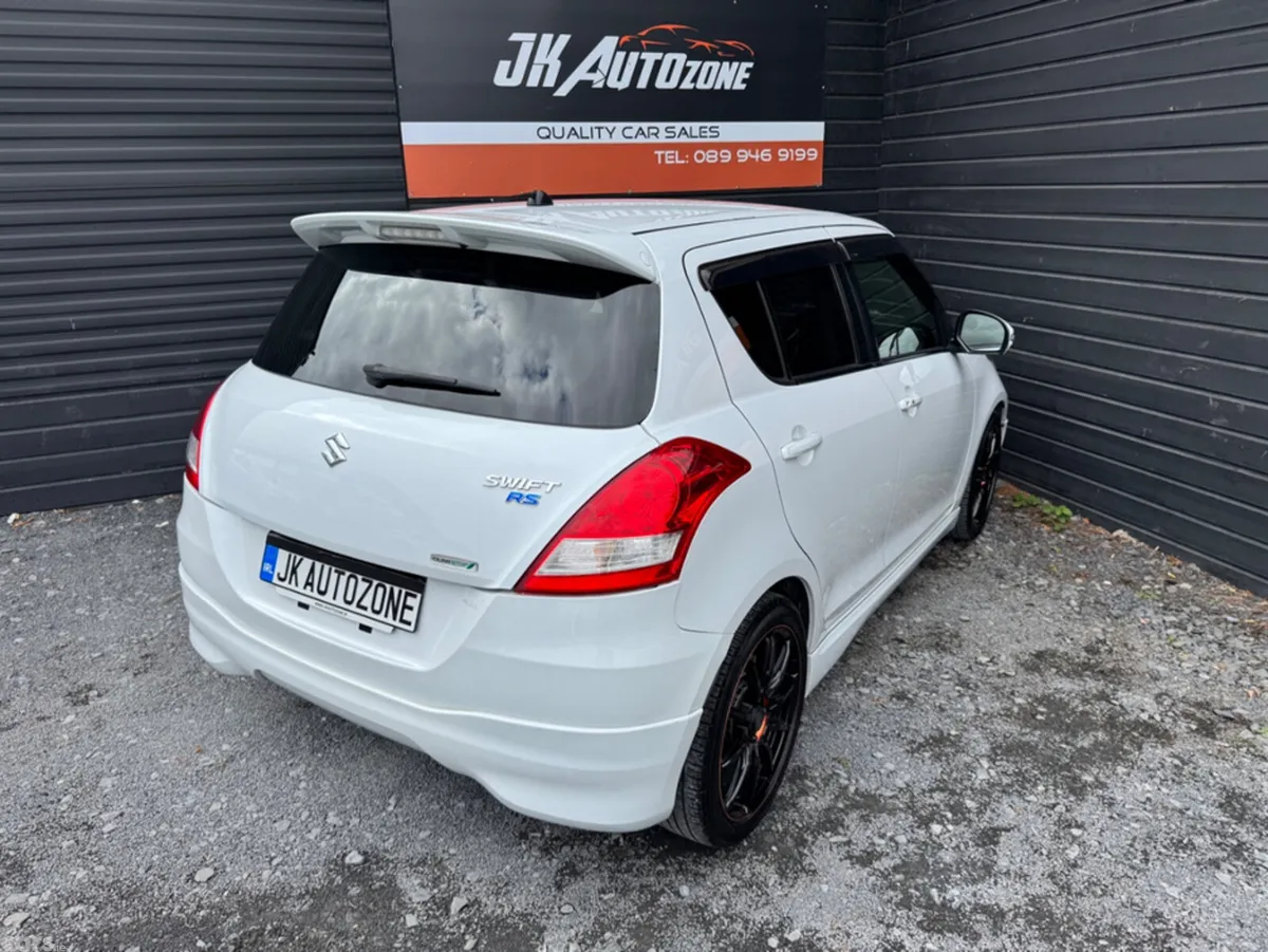 Suzuki Swift Hatchback, Petrol, 2014, White