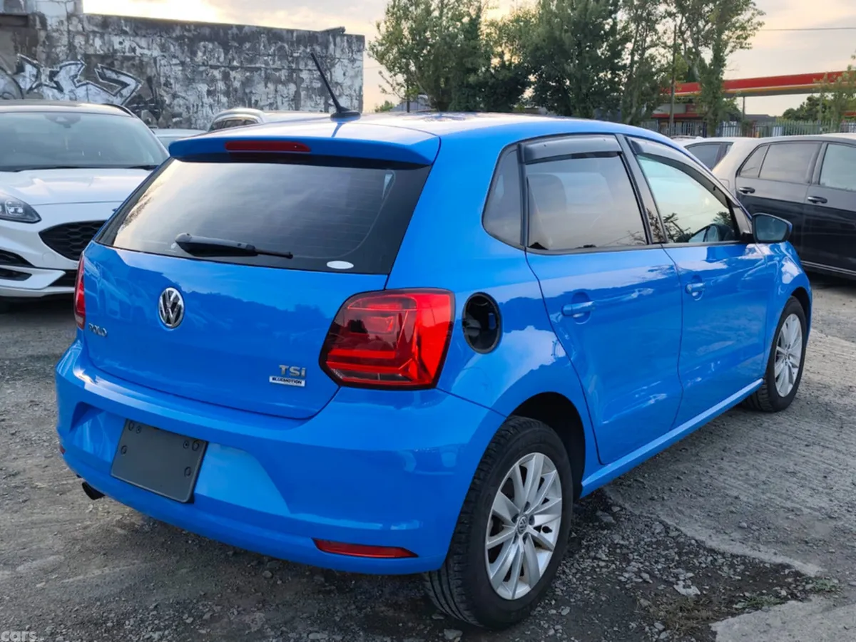 Volkswagen Polo Hatchback, Petrol, 2015, Blue