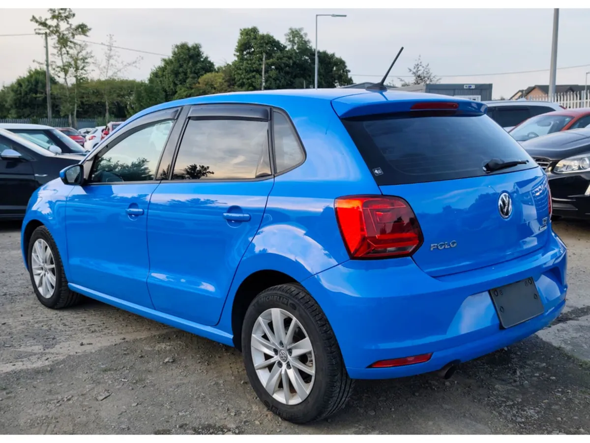 Volkswagen Polo Hatchback, Petrol, 2015, Blue