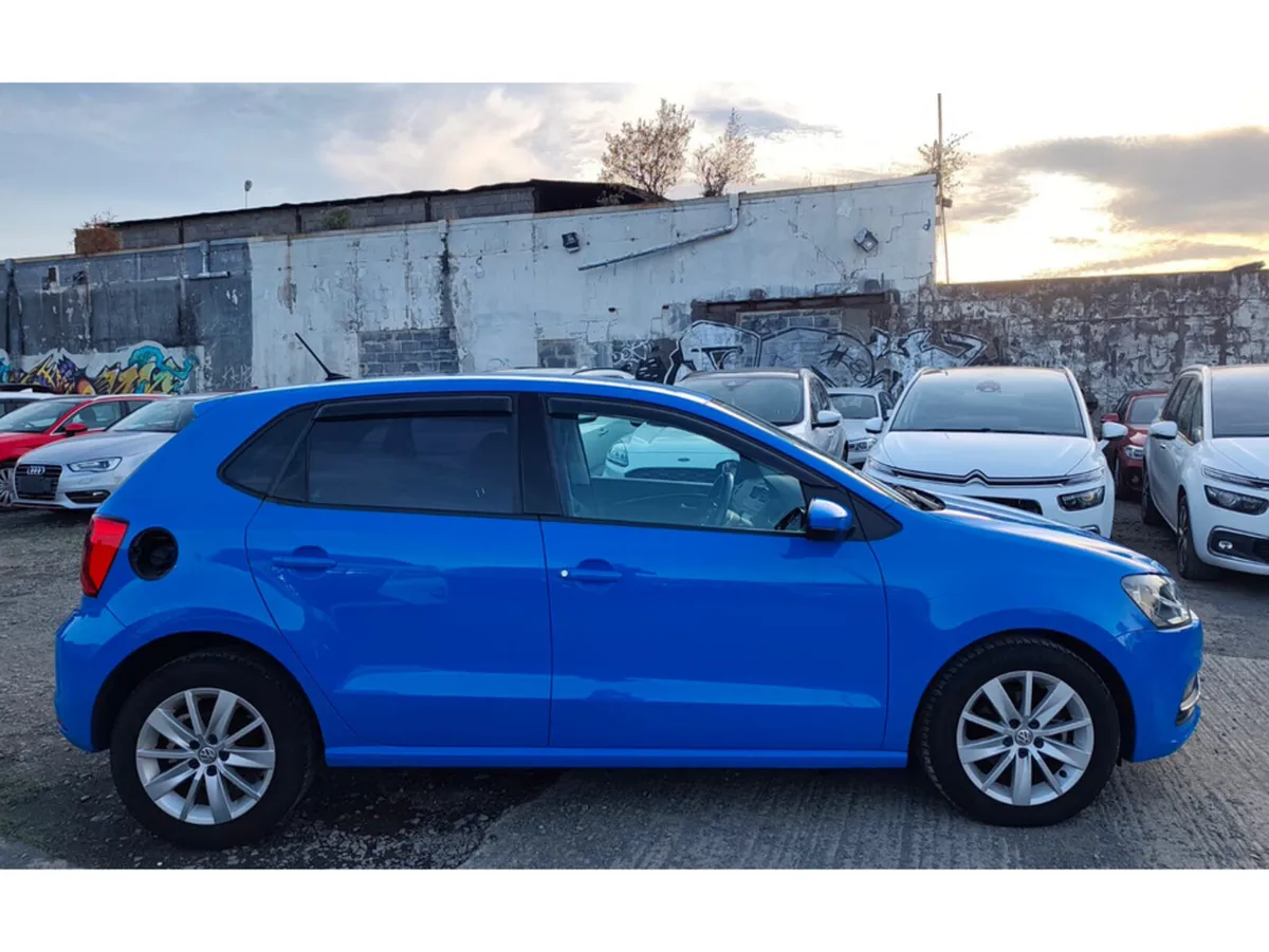 Volkswagen Polo Hatchback, Petrol, 2015, Blue