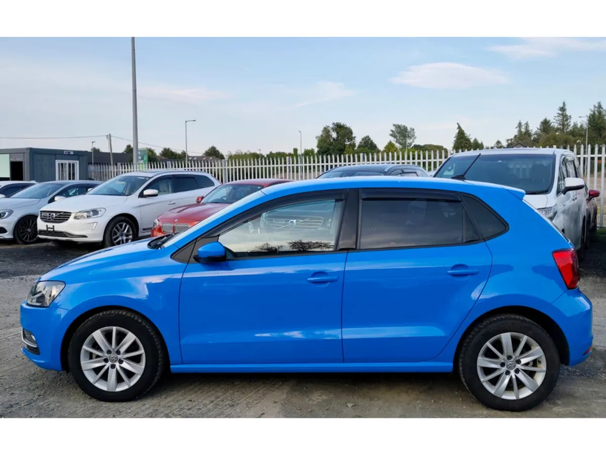 Volkswagen Polo Hatchback, Petrol, 2015, Blue