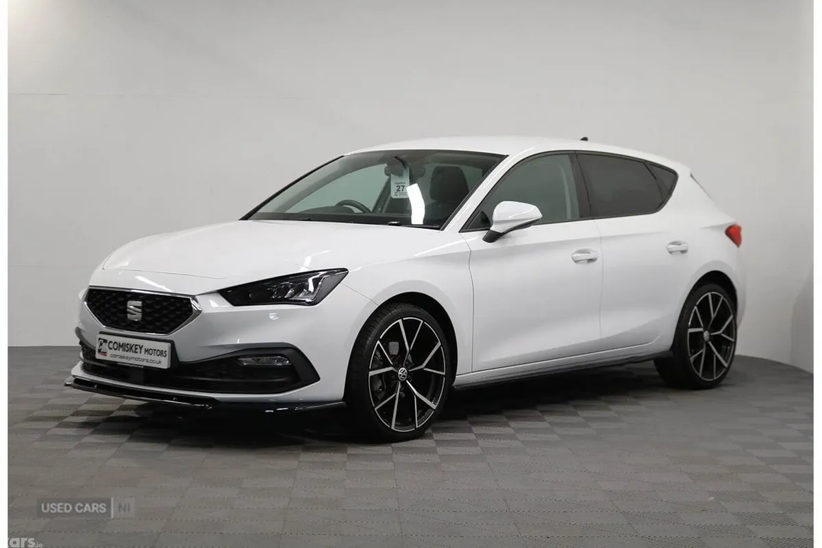 SEAT Leon Hatchback, Petrol, 2023, White