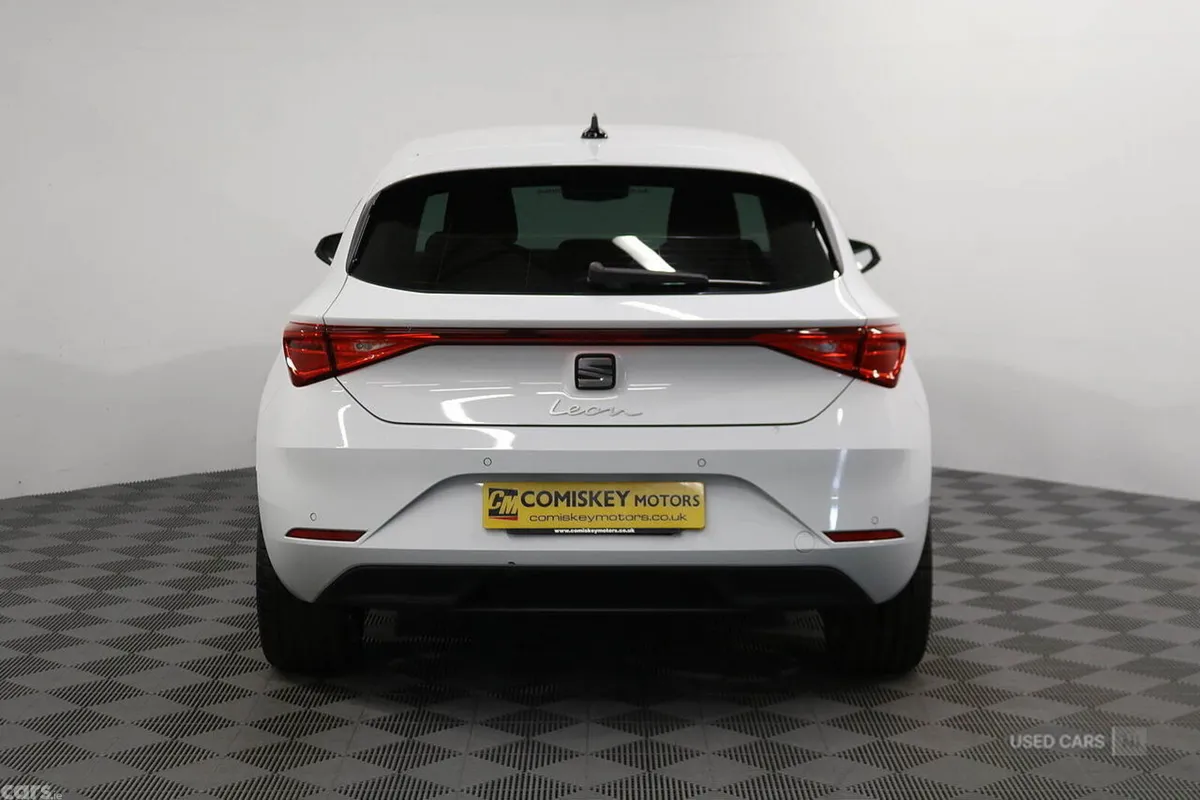 SEAT Leon Hatchback, Petrol, 2023, White