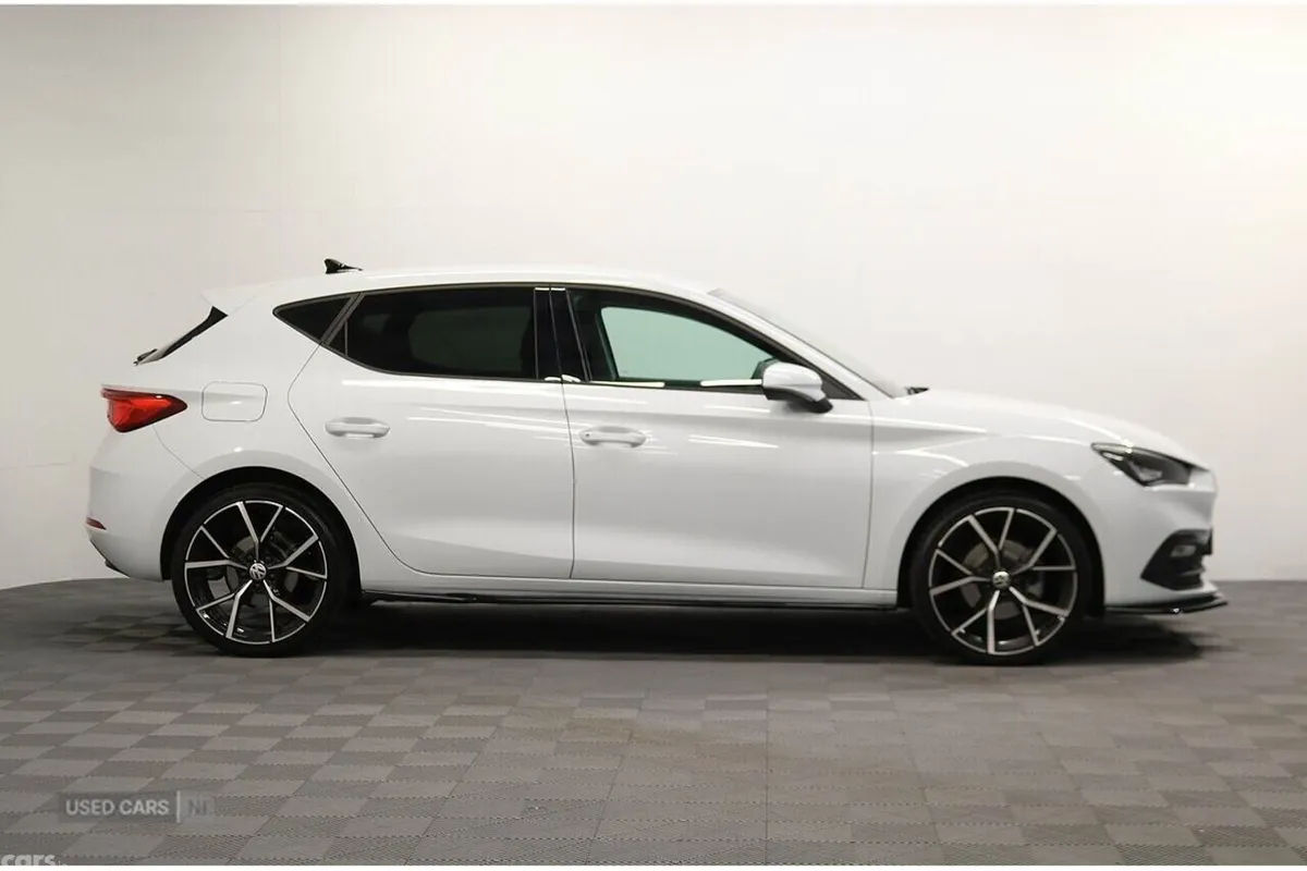 SEAT Leon Hatchback, Petrol, 2023, White