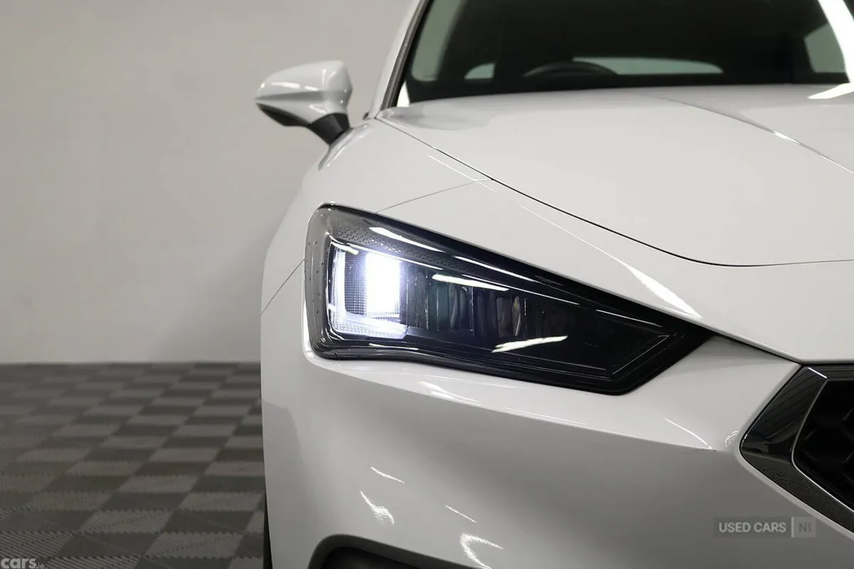 SEAT Leon Hatchback, Petrol, 2023, White