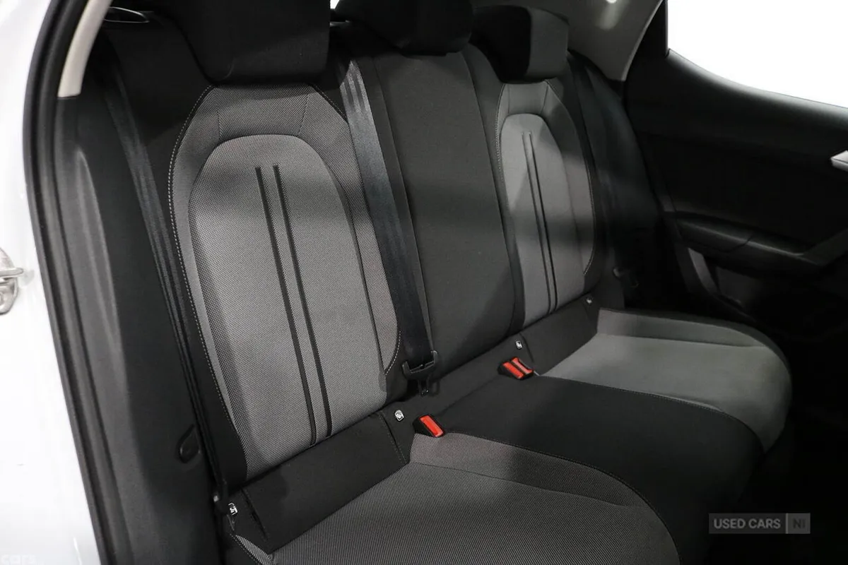 SEAT Leon Hatchback, Petrol, 2023, White