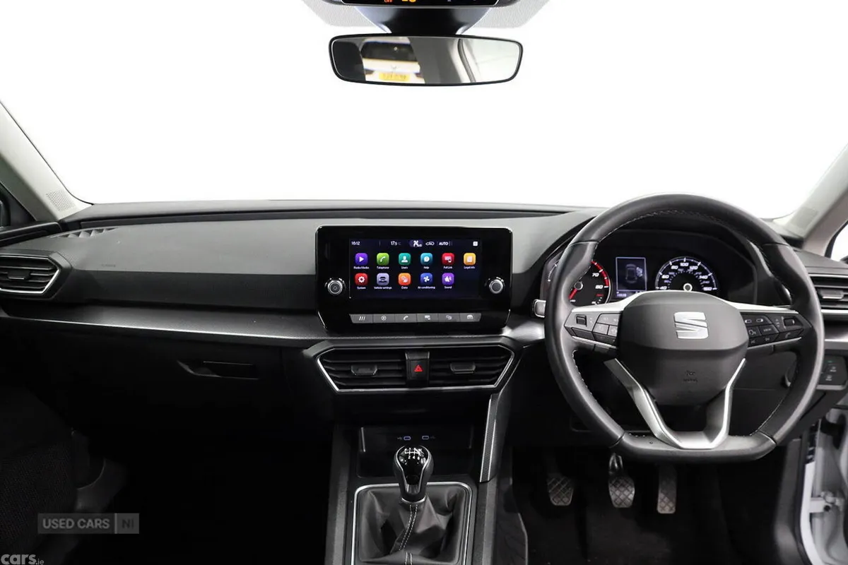SEAT Leon Hatchback, Petrol, 2023, White