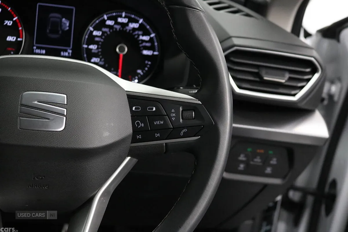 SEAT Leon Hatchback, Petrol, 2023, White
