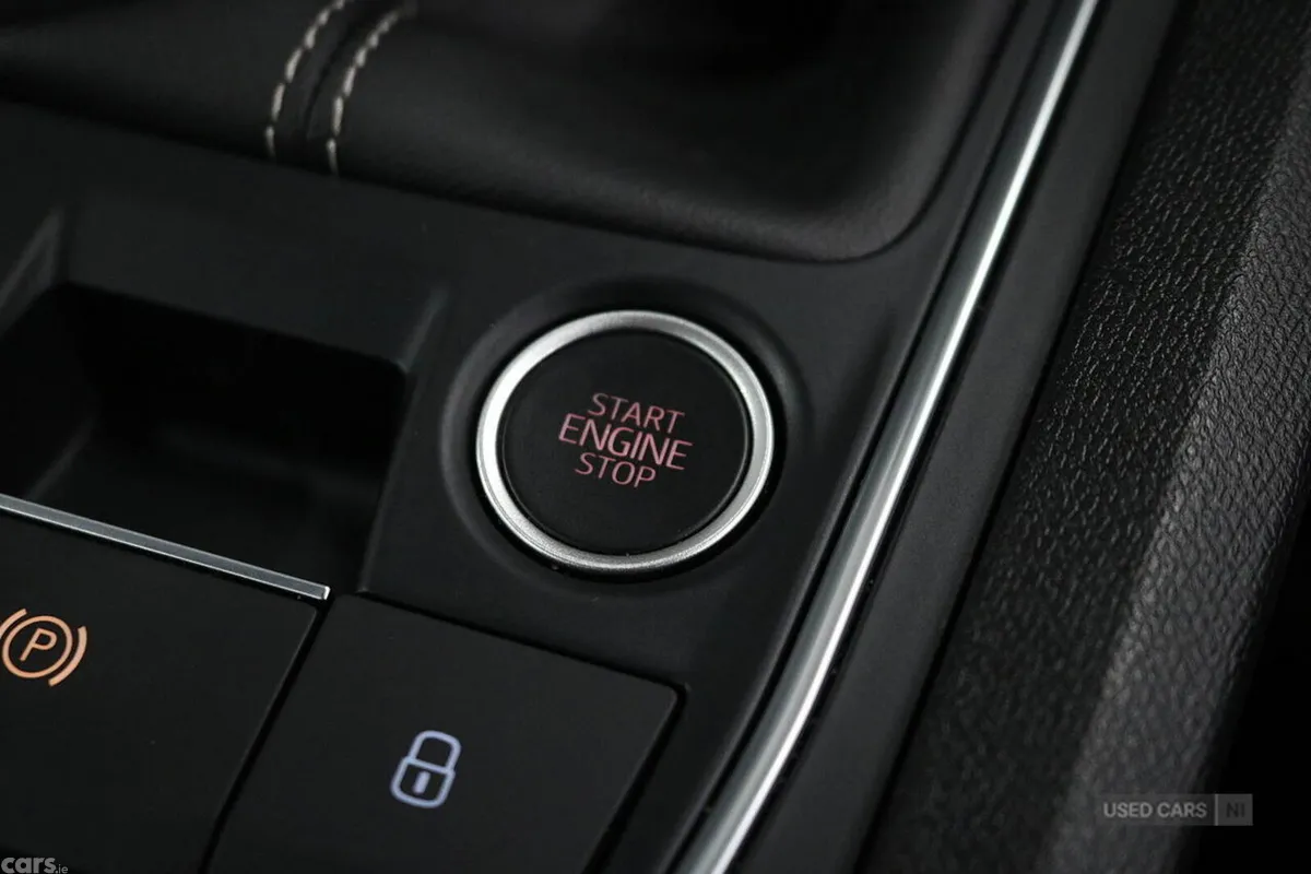 SEAT Leon Hatchback, Petrol, 2023, White