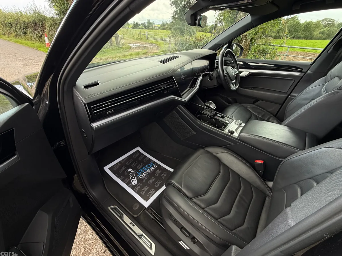 Volkswagen Touareg SUV, Diesel, 2019, Black