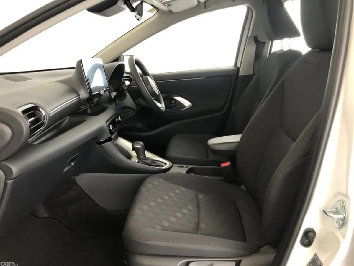 Toyota Yaris Hatchback, Petrol Hybrid, 2026, White