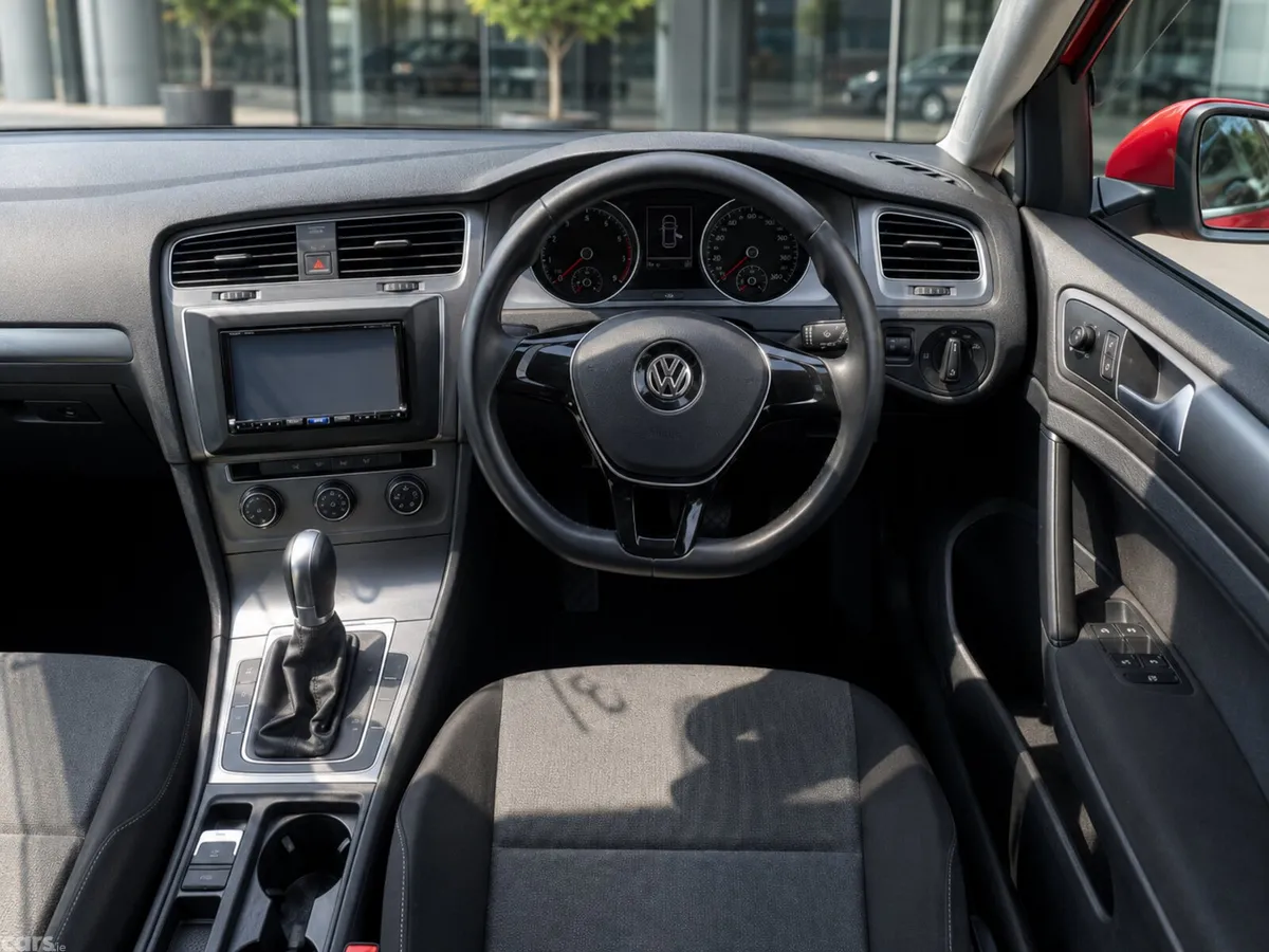 Volkswagen Golf Hatchback, Petrol, 2014, Red