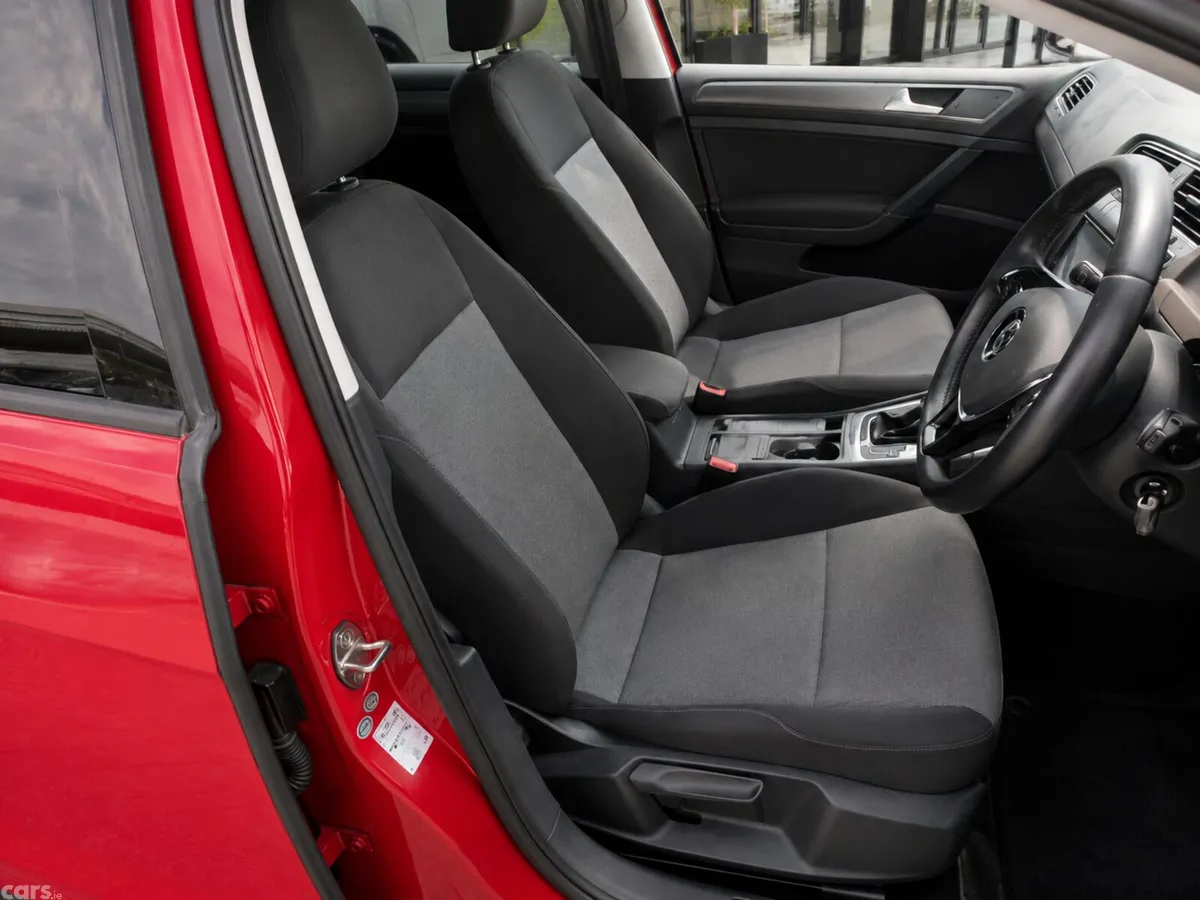 Volkswagen Golf Hatchback, Petrol, 2014, Red