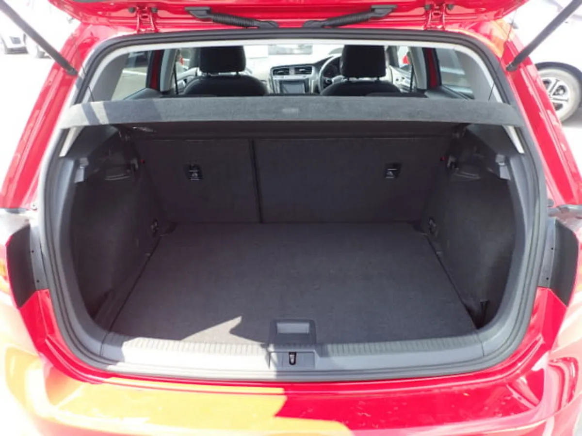 Volkswagen Golf Hatchback, Petrol, 2014, Red