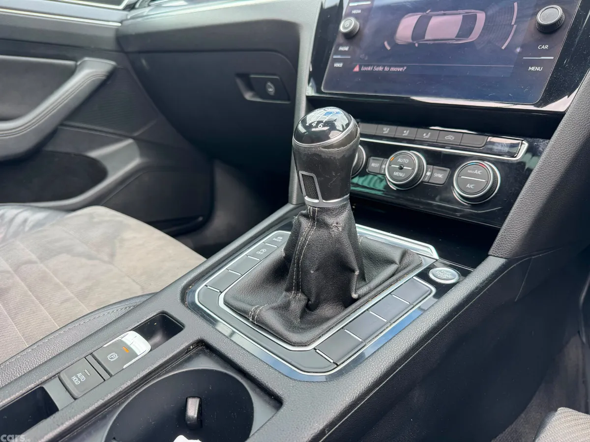 Volkswagen Passat Saloon, Diesel, 2017, Silver