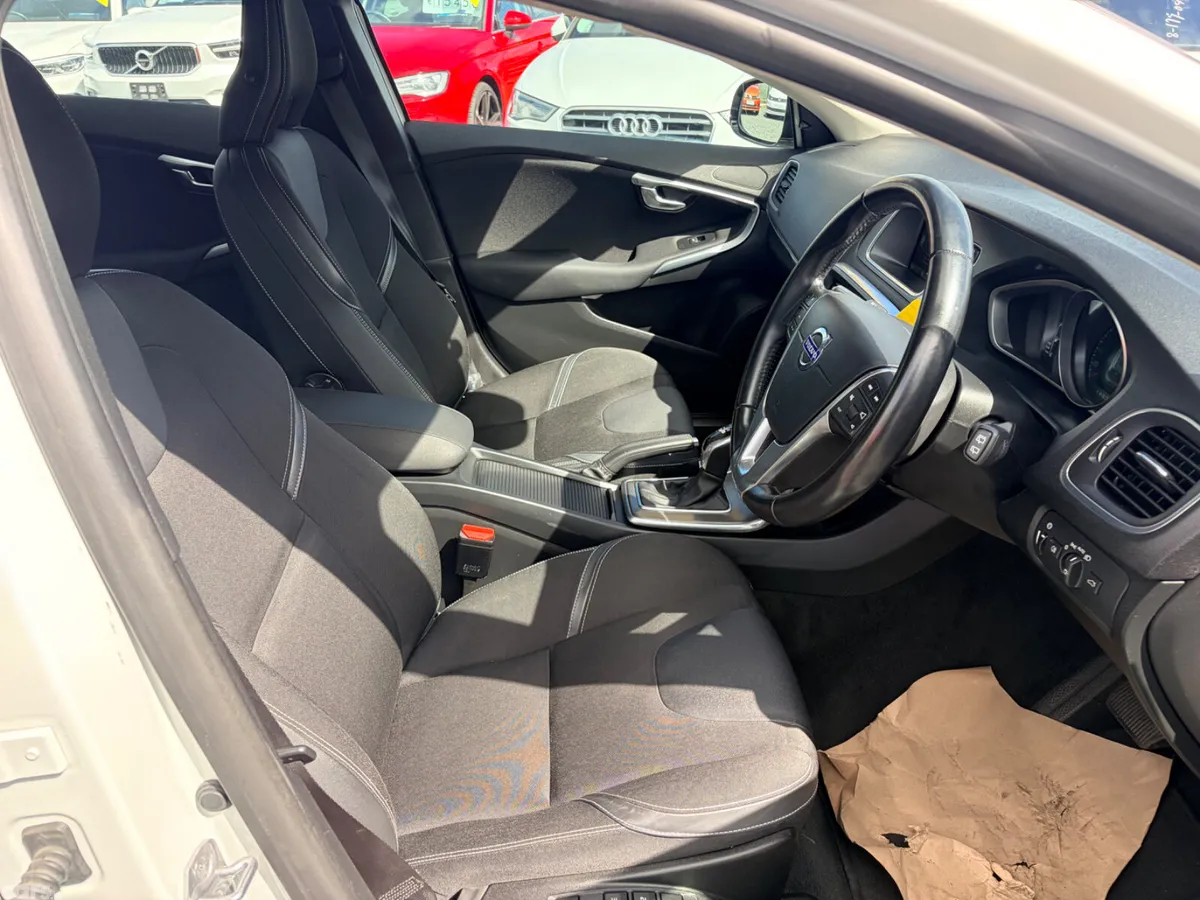 Volvo V40 Hatchback, Petrol, 2015, White