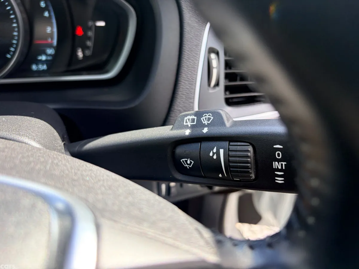 Volvo V40 Hatchback, Petrol, 2015, White