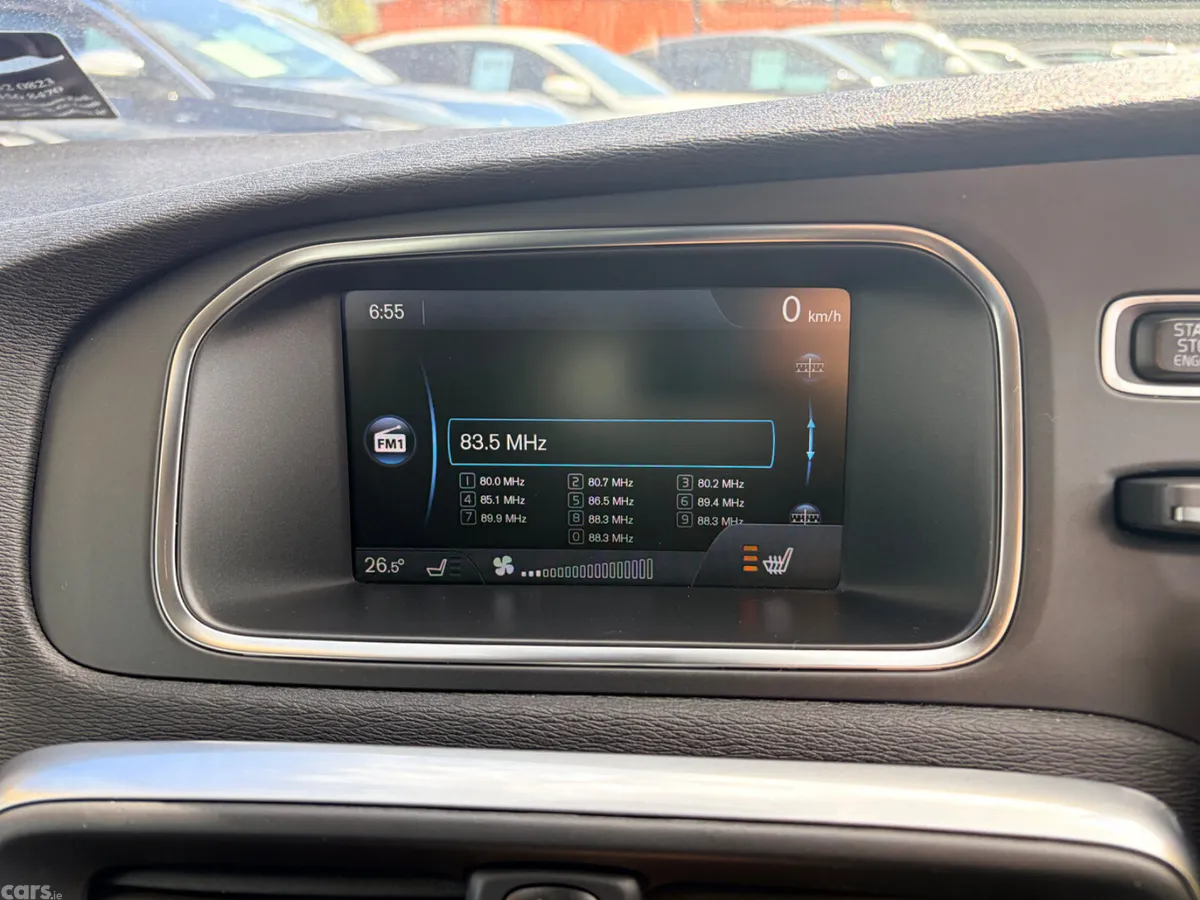 Volvo V40 Hatchback, Petrol, 2015, White