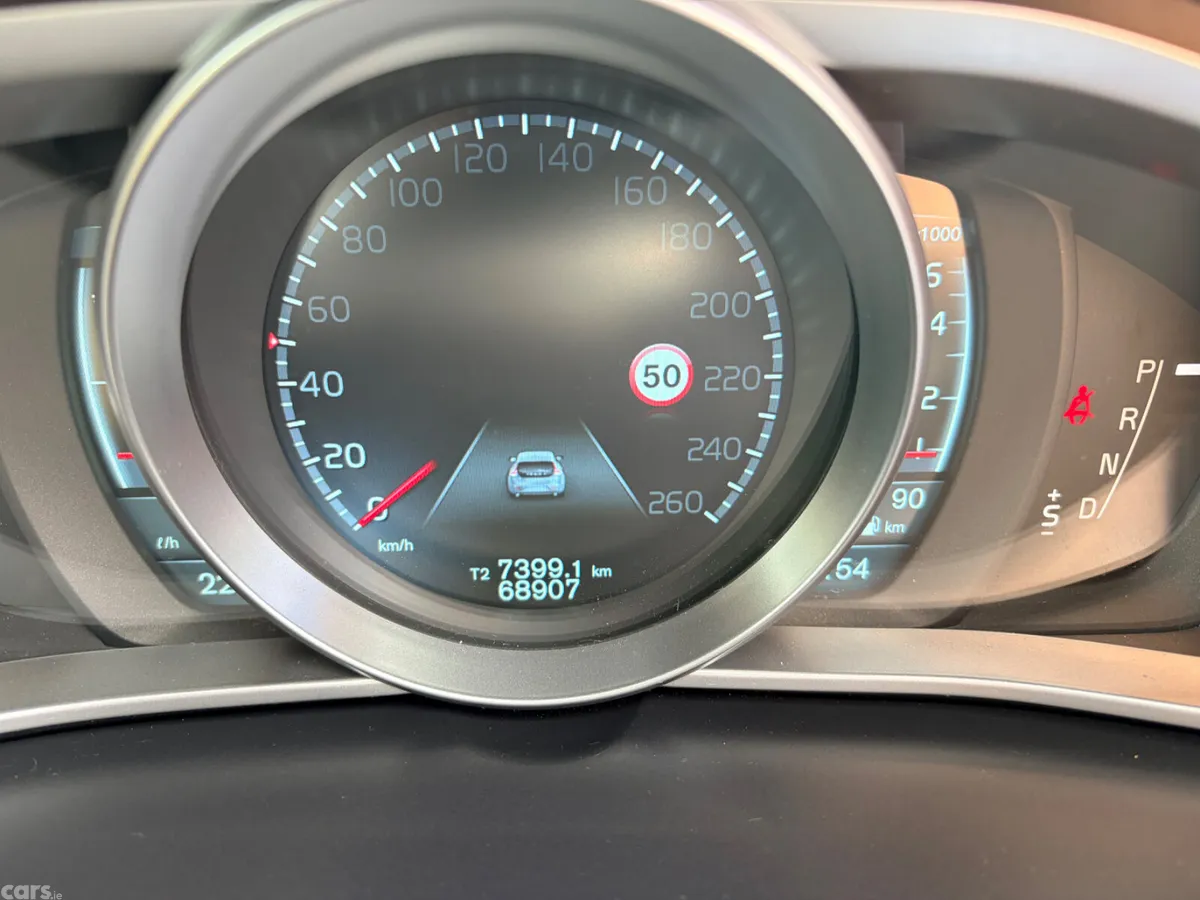 Volvo V40 Hatchback, Petrol, 2015, White