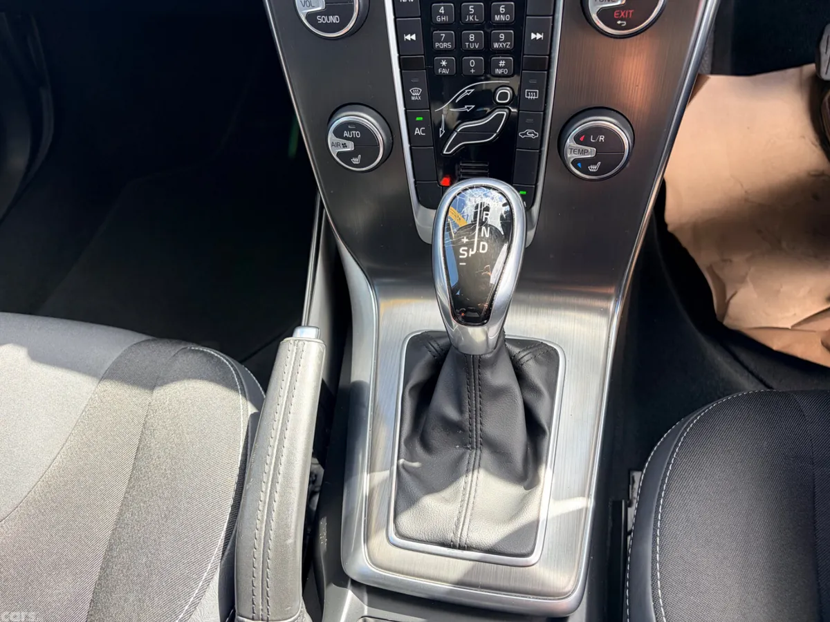 Volvo V40 Hatchback, Petrol, 2015, White