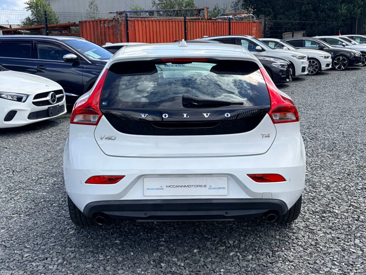 Volvo V40 Hatchback, Petrol, 2015, White