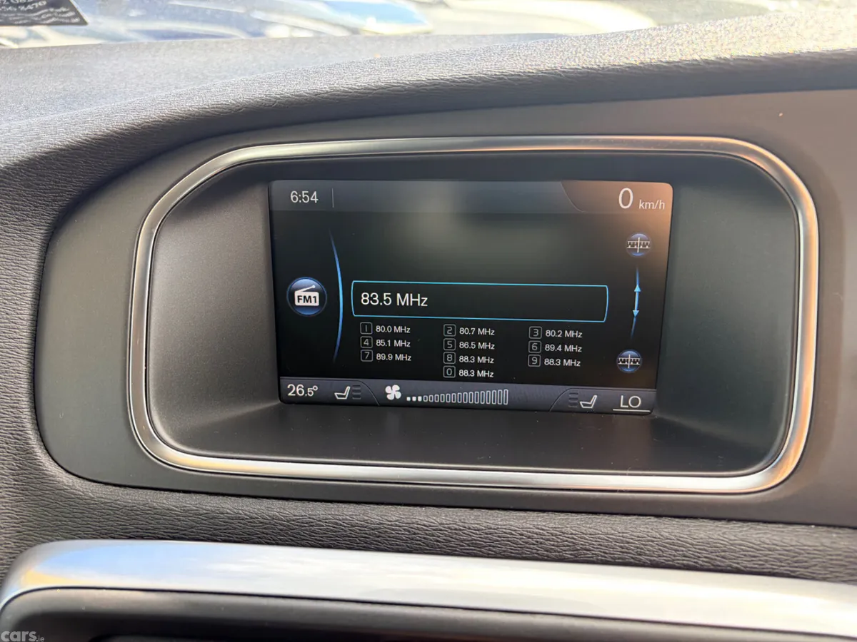 Volvo V40 Hatchback, Petrol, 2015, White