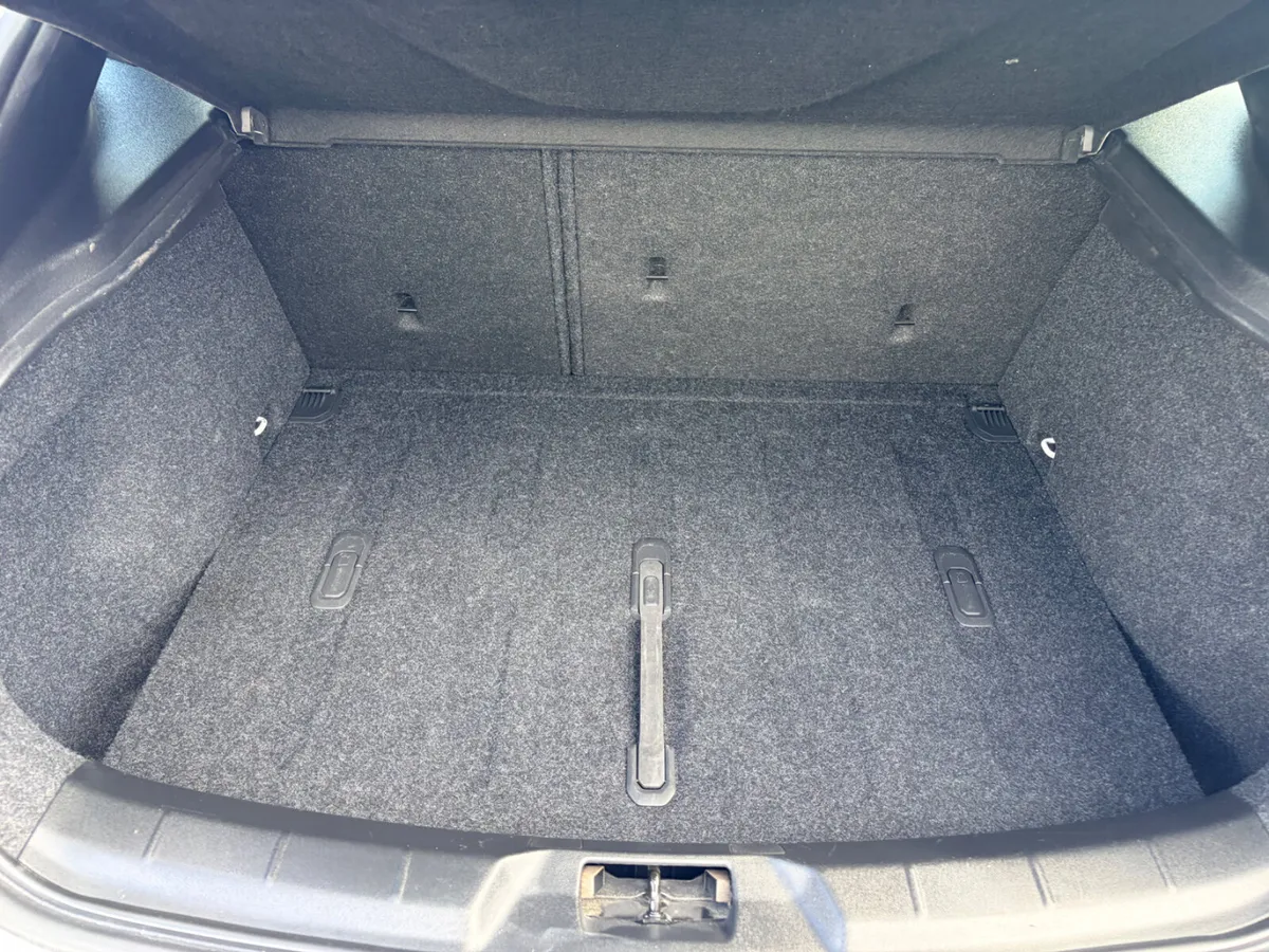 Volvo V40 Hatchback, Petrol, 2015, White