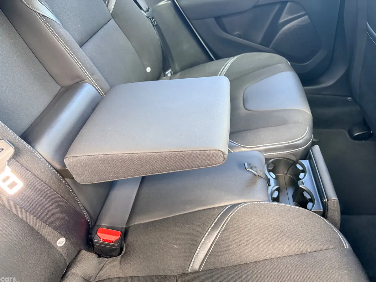 Volvo V40 Hatchback, Petrol, 2015, White