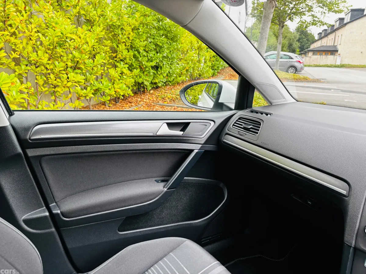 Volkswagen Golf Hatchback, Petrol, 2015, White