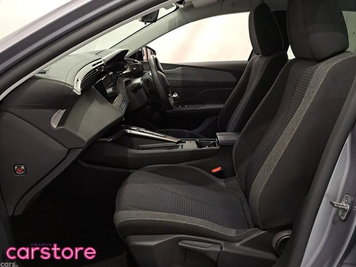 Peugeot 308 Hatchback, Petrol, 2022, Grey