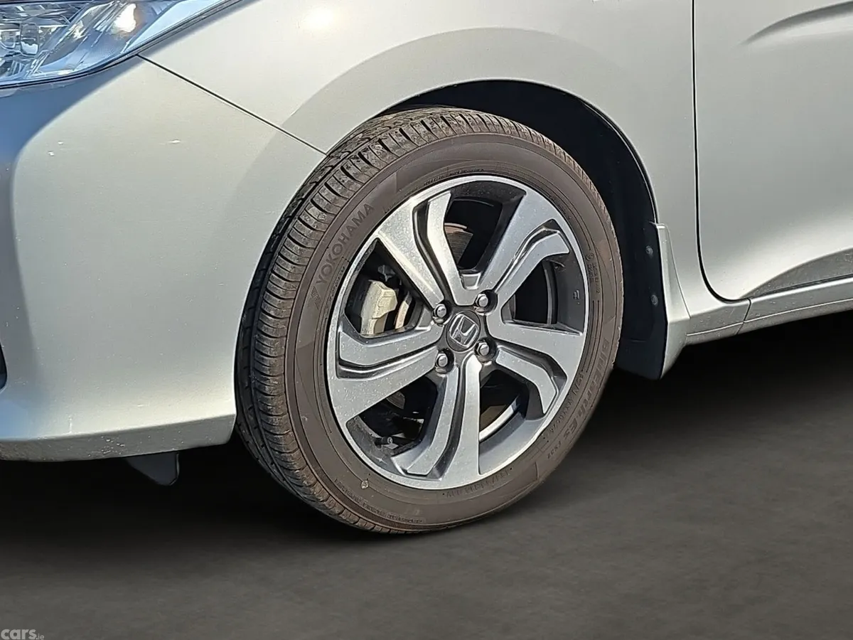 Honda Grace Saloon, Petrol Hybrid, 2016, Grey