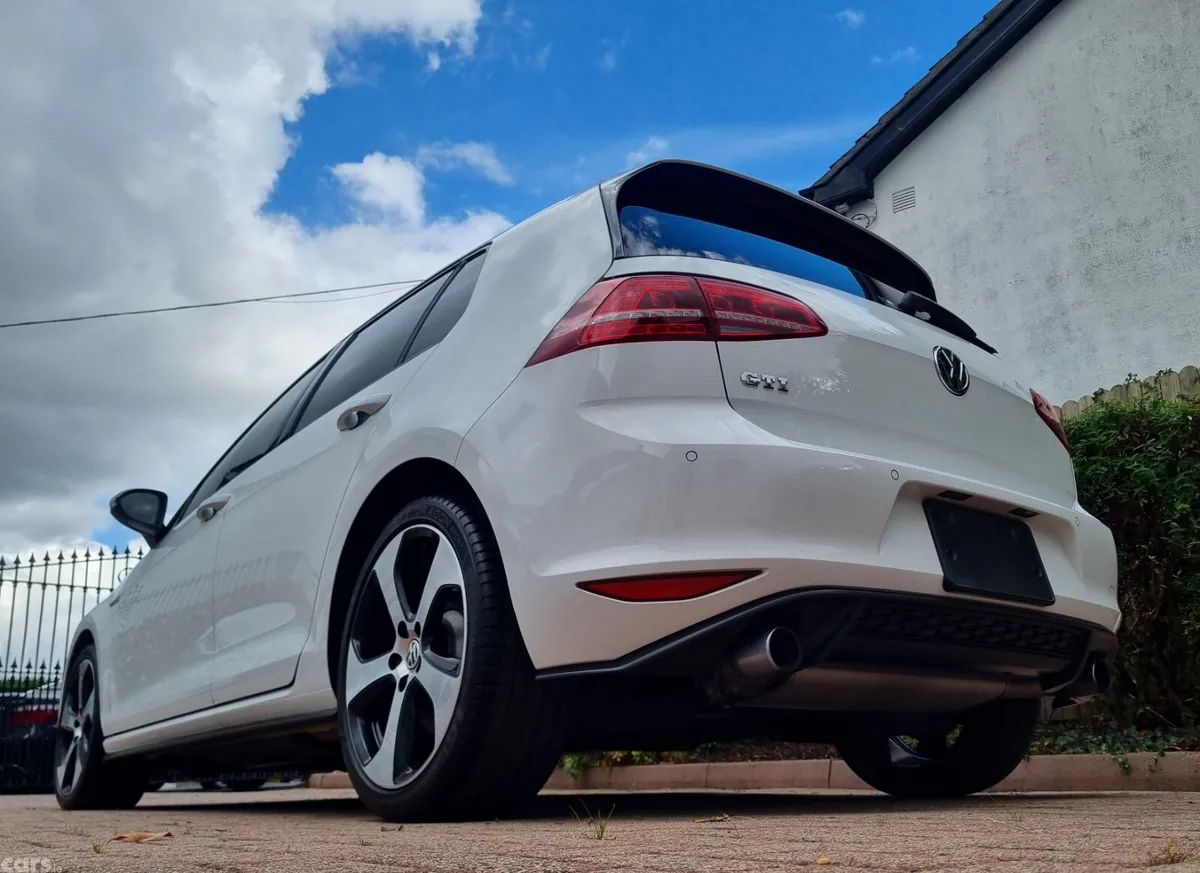 Volkswagen Golf Hatchback, Petrol, 2014, White