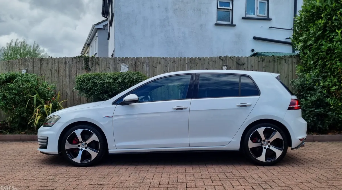 Volkswagen Golf Hatchback, Petrol, 2014, White