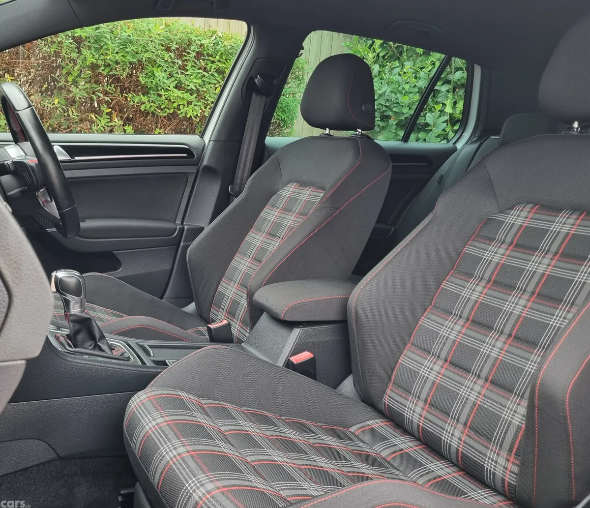 Volkswagen Golf Hatchback, Petrol, 2014, White