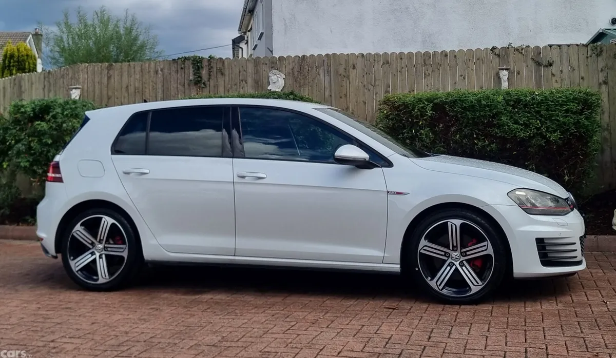 Volkswagen Golf Hatchback, Petrol, 2015, White