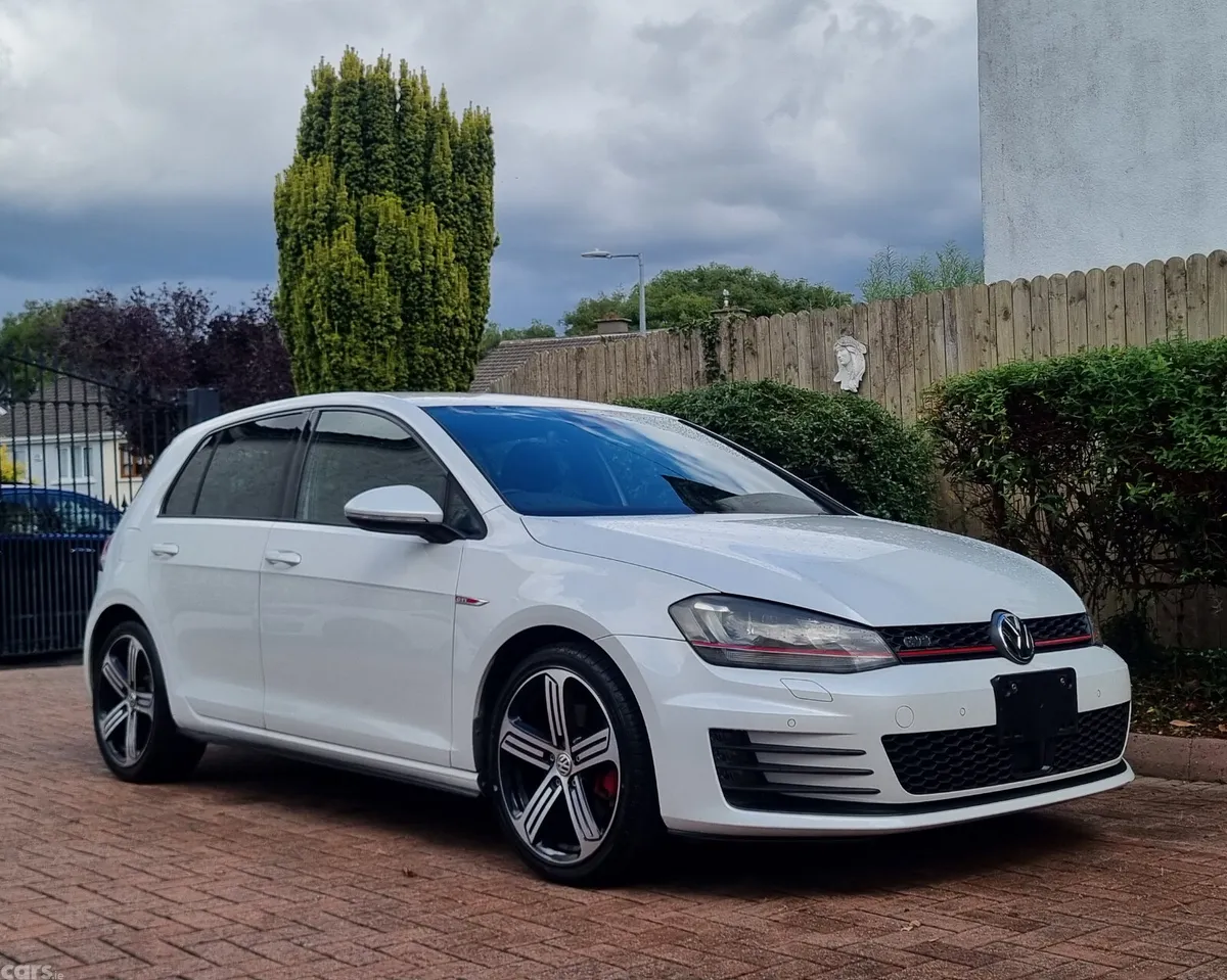Volkswagen Golf Hatchback, Petrol, 2015, White