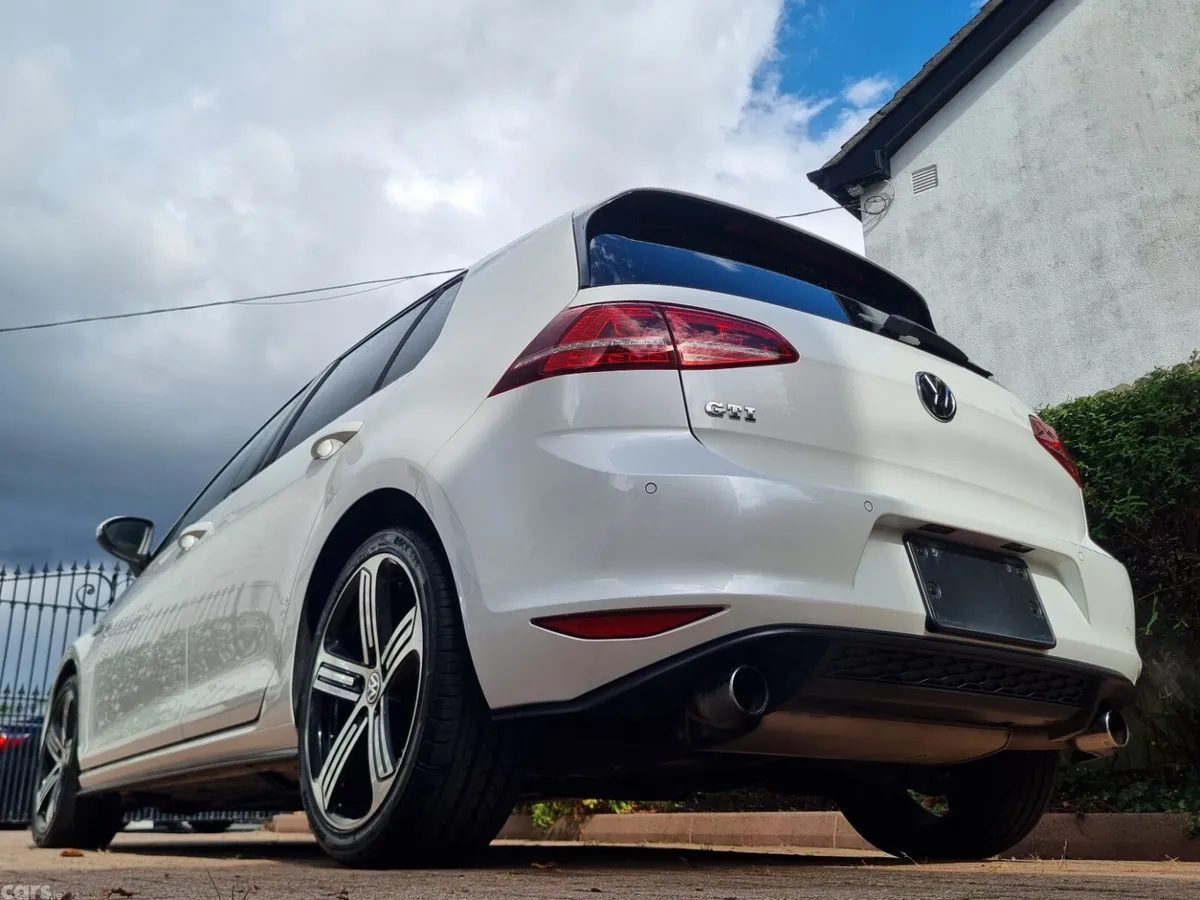 Volkswagen Golf Hatchback, Petrol, 2015, White