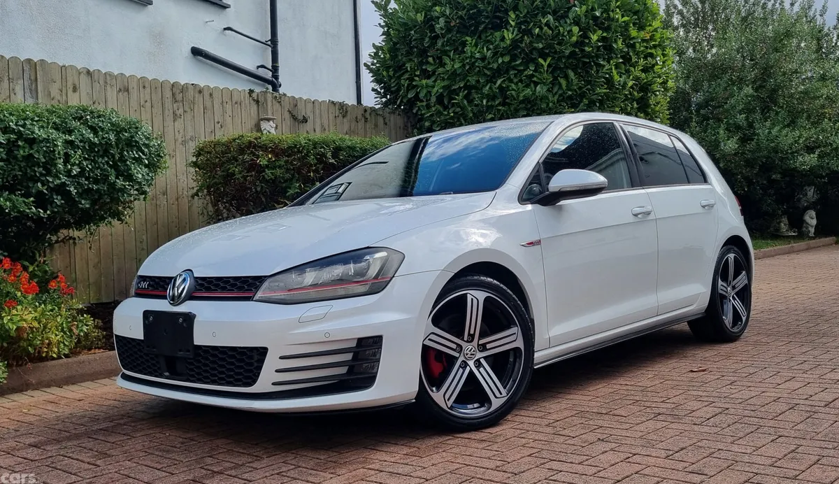 Volkswagen Golf Hatchback, Petrol, 2015, White