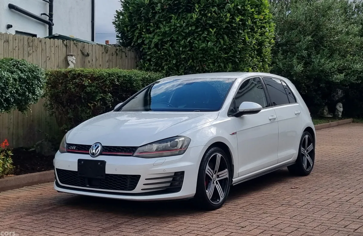 Volkswagen Golf Hatchback, Petrol, 2015, White