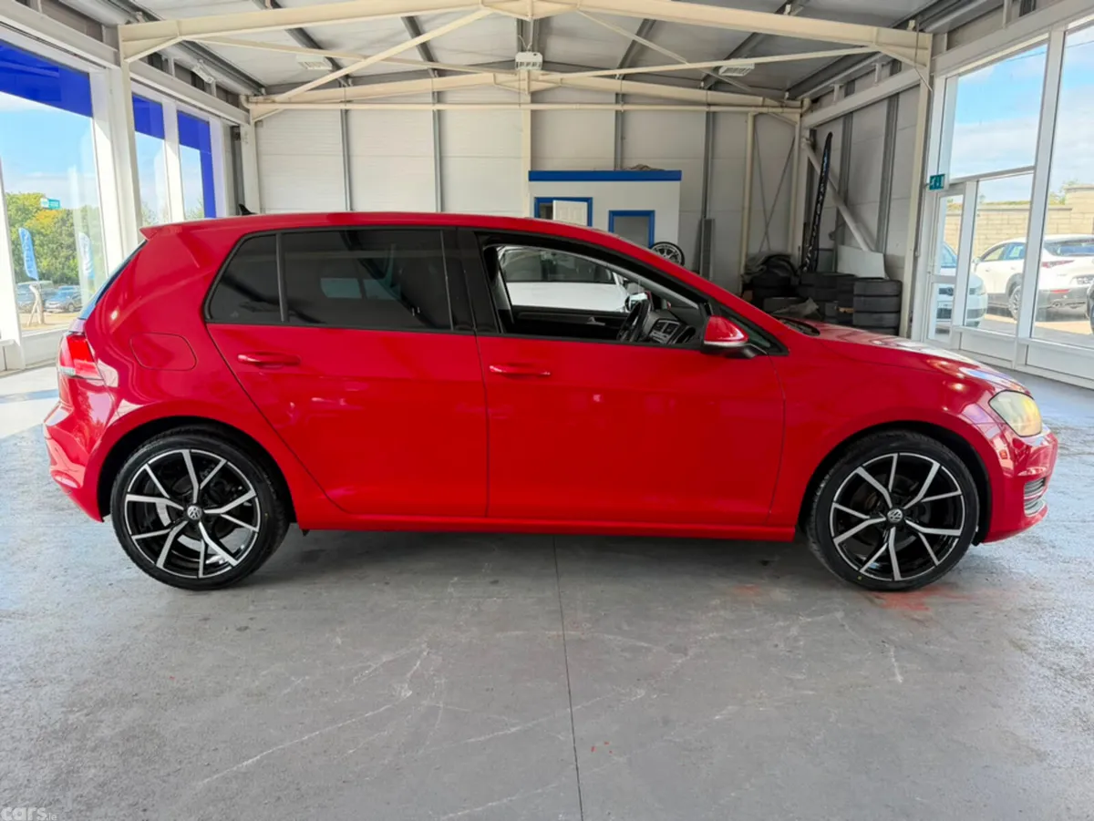 Volkswagen Golf Hatchback, Petrol, 2016, Red