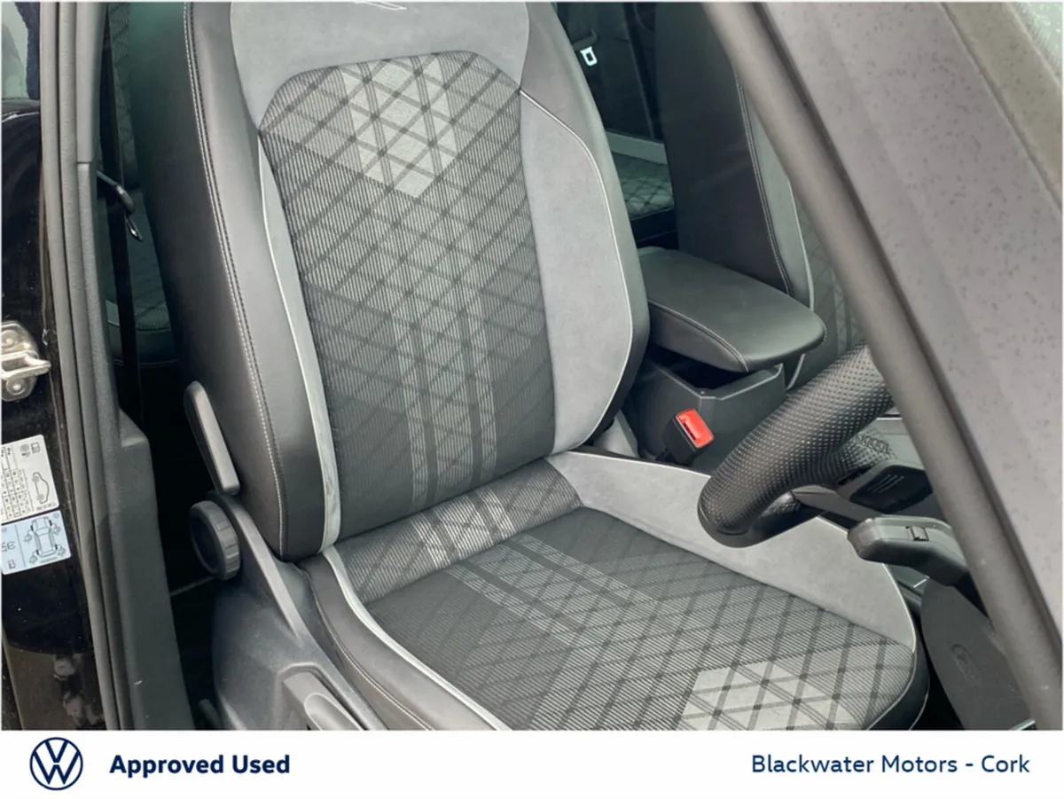 Volkswagen Tiguan Hatchback, Diesel, 2023, Black