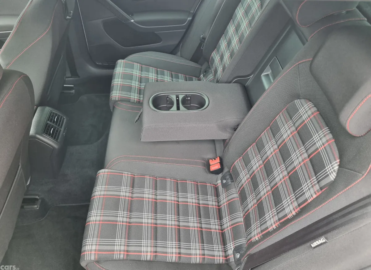 Volkswagen Golf Hatchback, Petrol, 2015, White