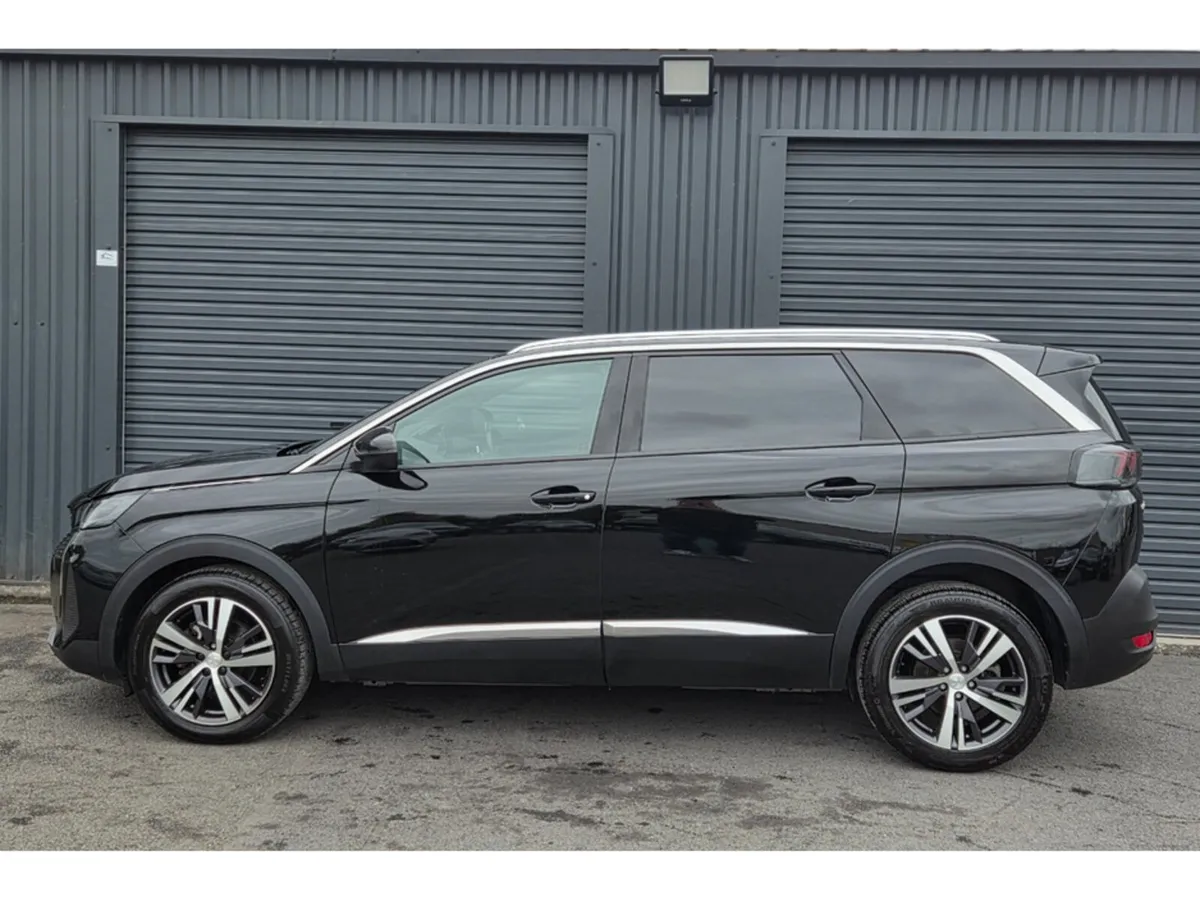 Peugeot 5008 MPV, Diesel, 2024, Black