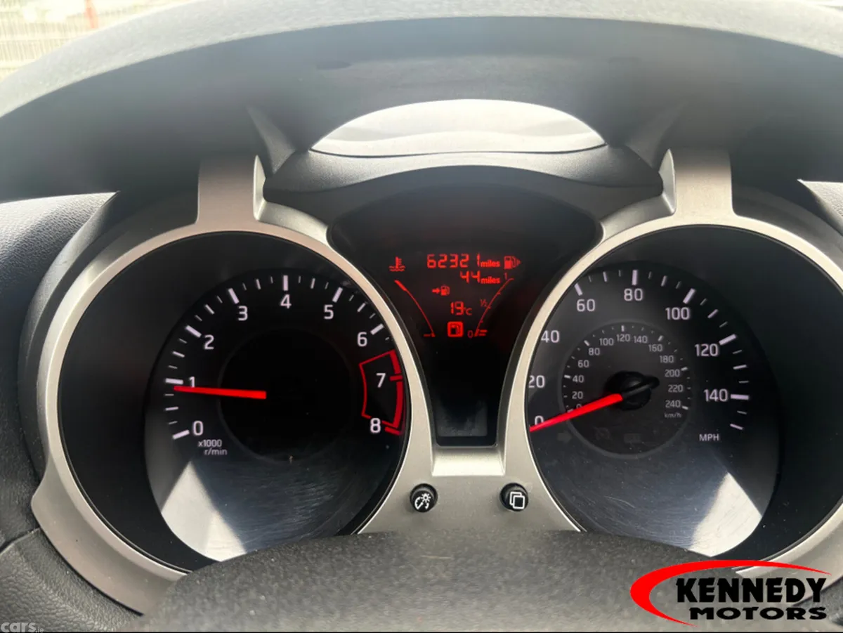 Nissan Juke Hatchback, Petrol, 2015, Grey