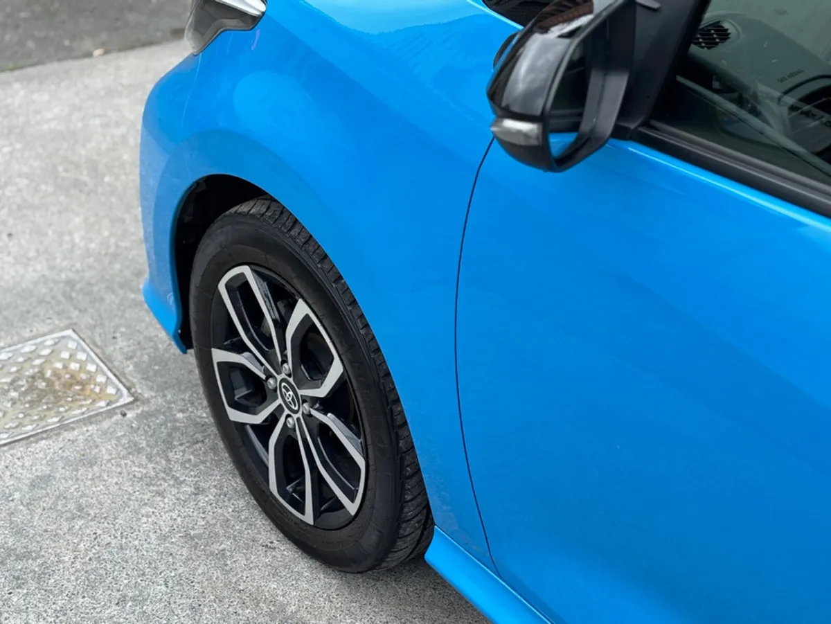 Toyota Yaris Hatchback, Petrol Hybrid, 2020, Blue