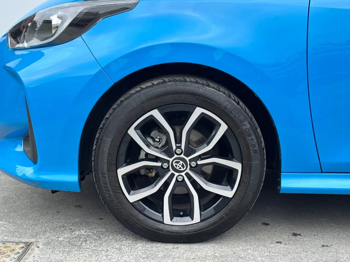 Toyota Yaris Hatchback, Petrol Hybrid, 2020, Blue